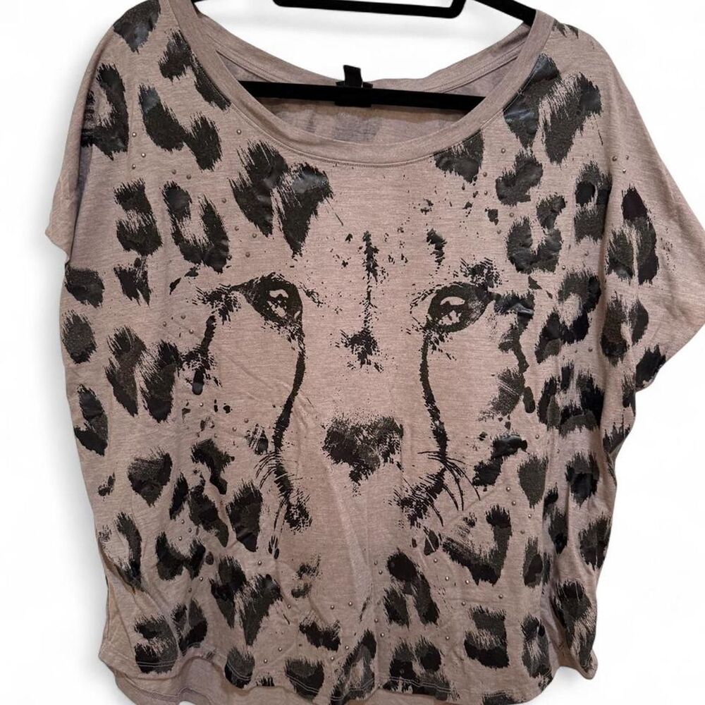 Rock & Republic Women's Grey & Black Cheetah Print Graphic T-shirt
